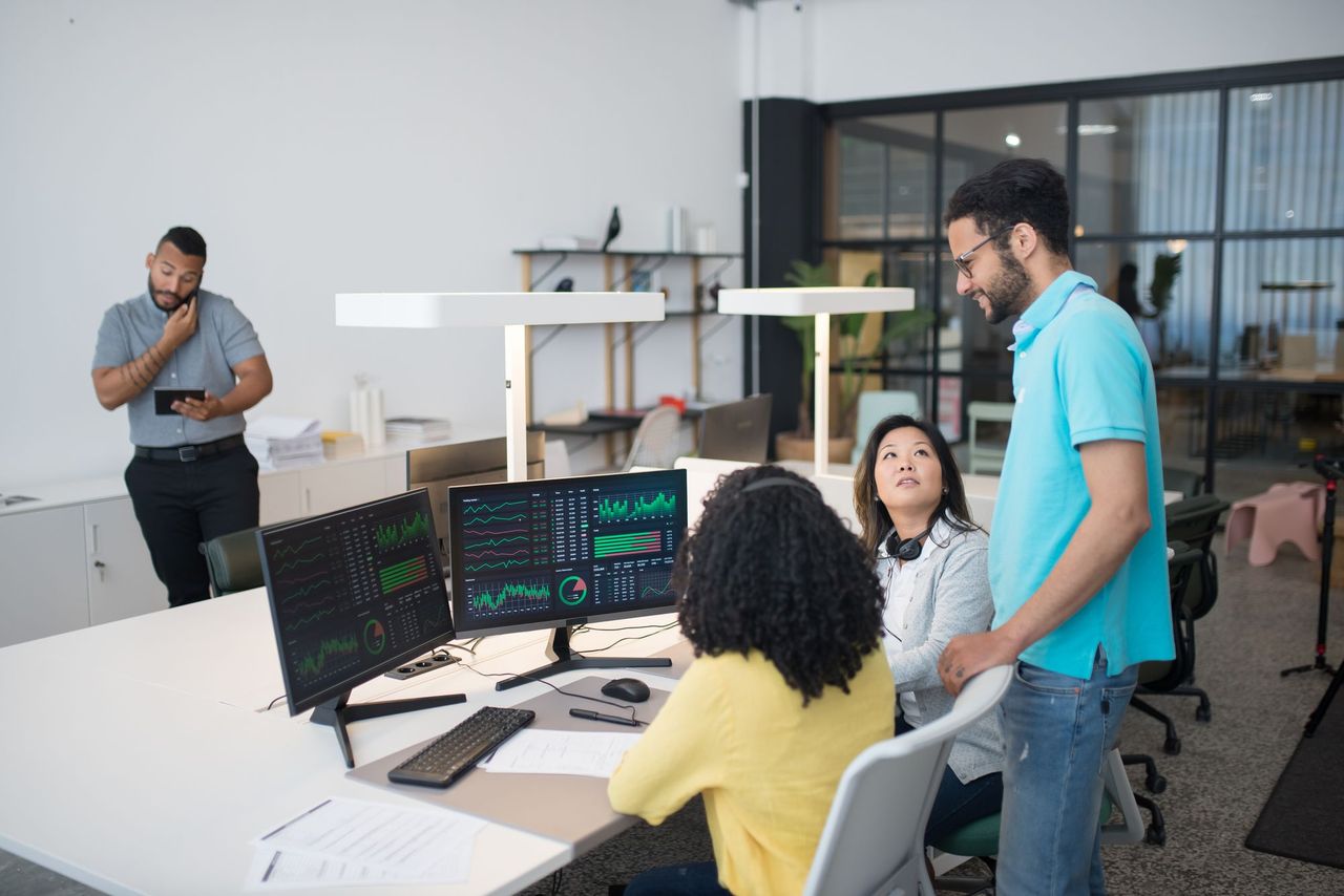 IT professional working alongside a client team